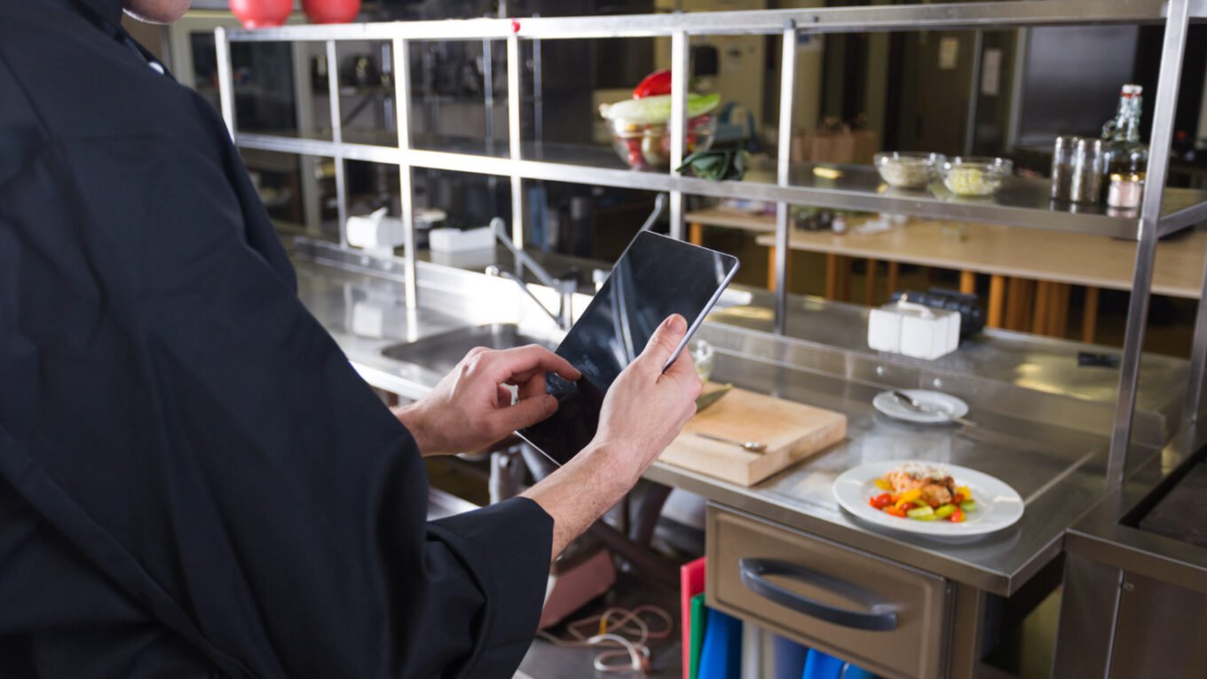 Como Sistemas para Restaurante Ajudam no Controle de Turnos e Escalas de Funcionários